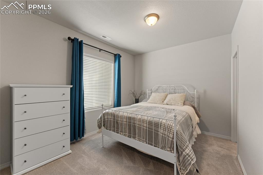 Image 42 of 50: Bedroom