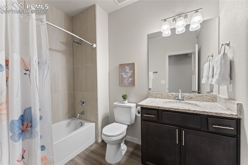 Image 43 of 50: Bathroom