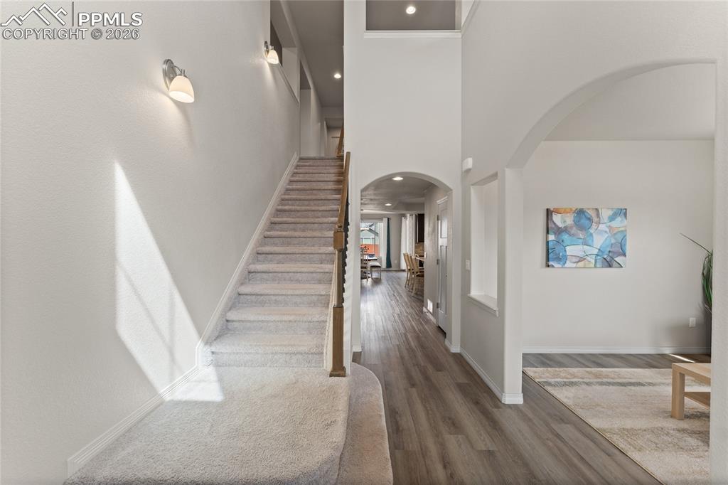 Image 5 of 50: Entry