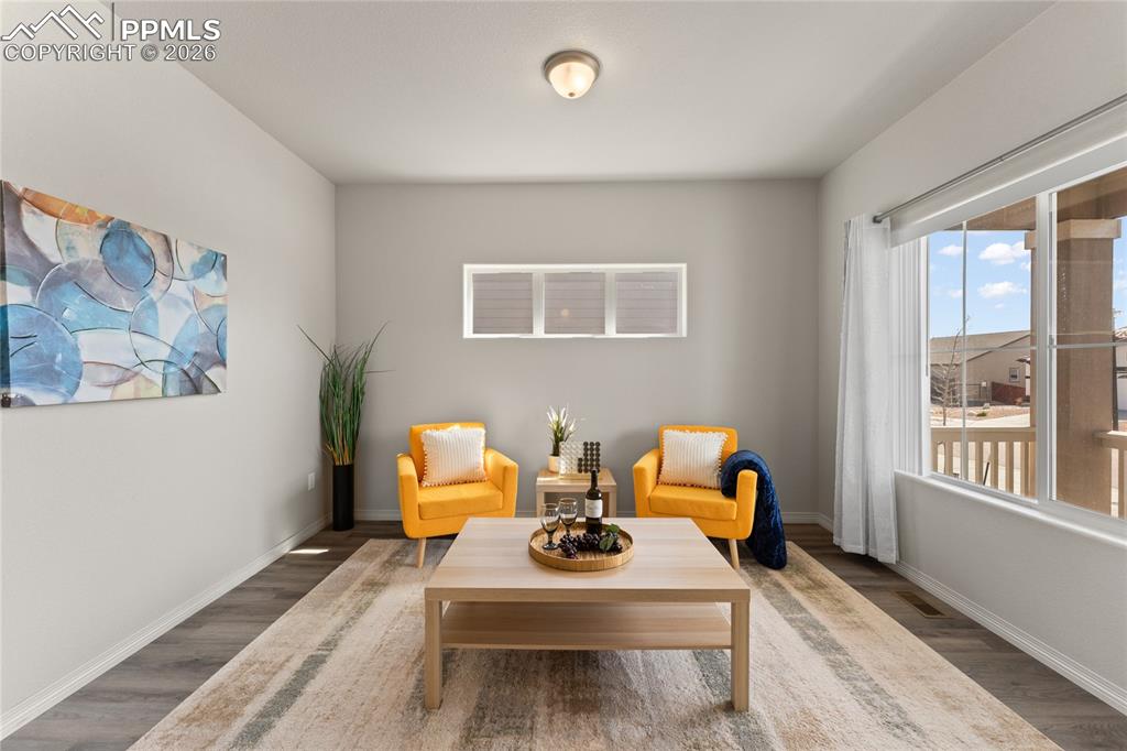 Image 6 of 50: Sitting Room