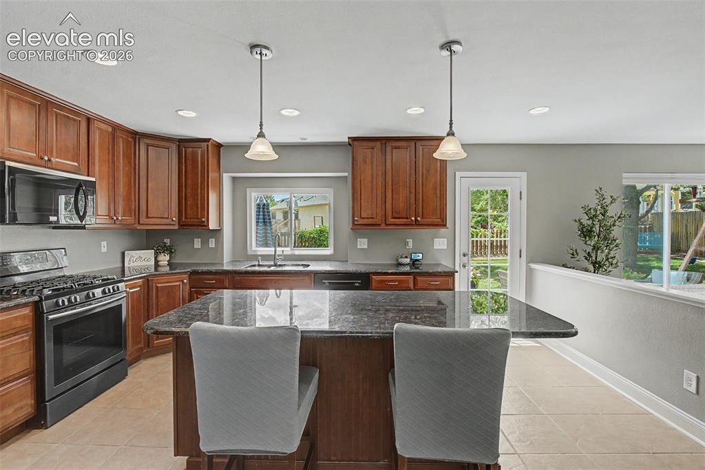 Image 11 of 40: Kitchen