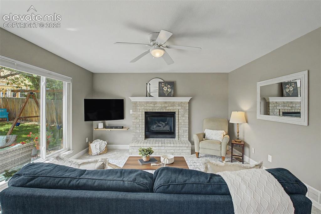 Image 14 of 40: Living Room