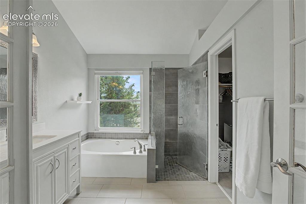 Image 20 of 40: Bathroom