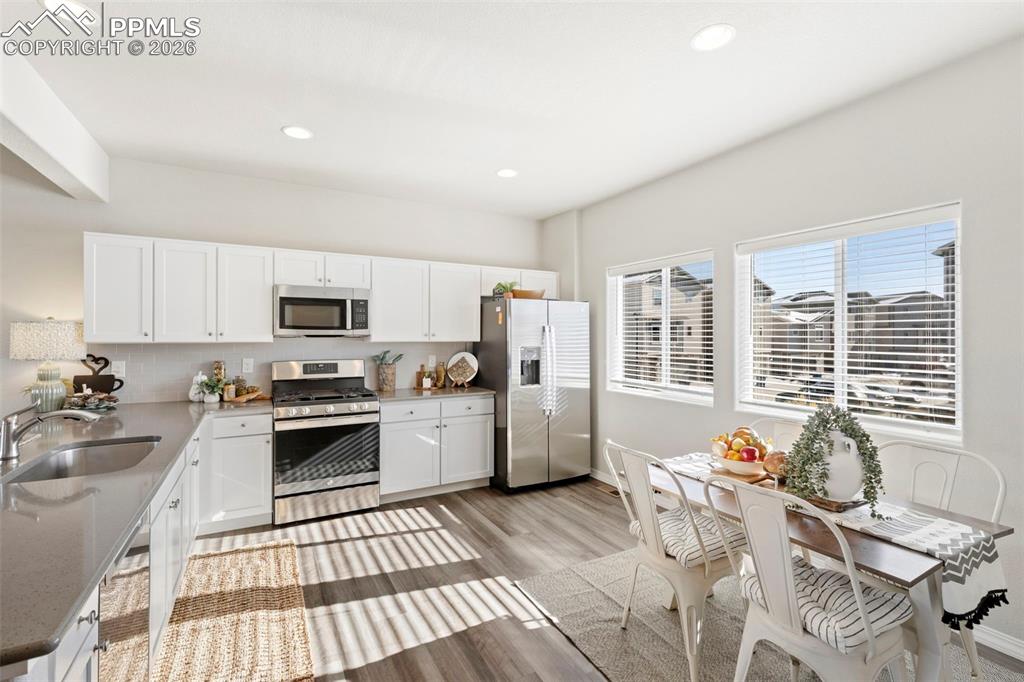 Image 16 of 35: Kitchen