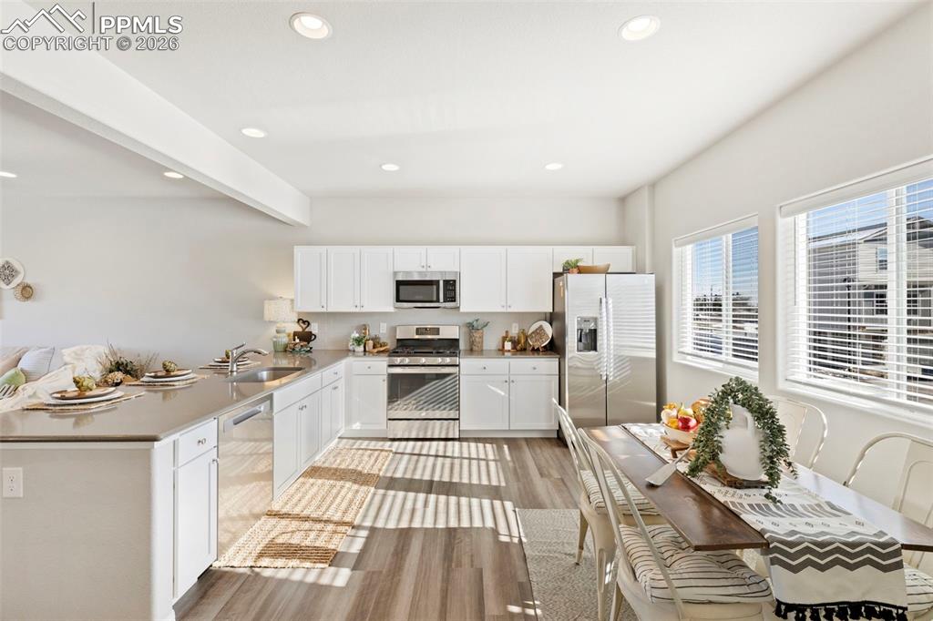 Image 17 of 35: Kitchen