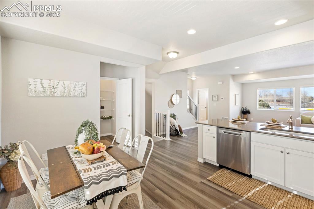 Image 20 of 35: Kitchen