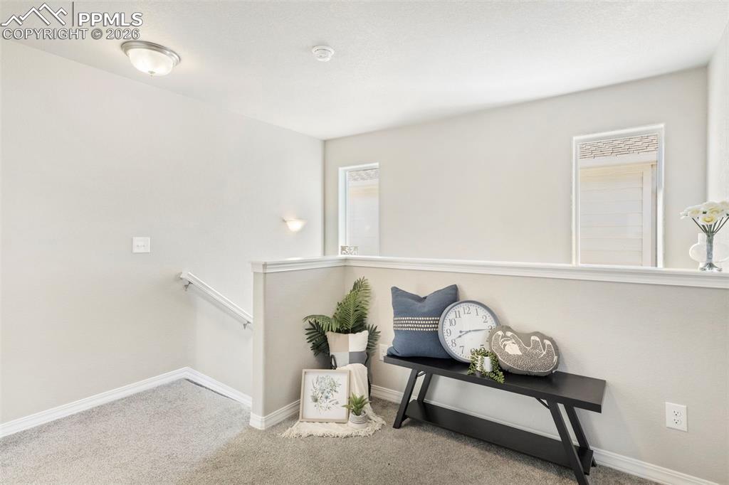 Image 24 of 35: Upstairs mini-loft