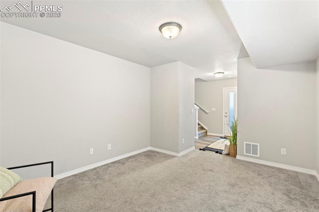 Image 5 of 35: Flexroom/office