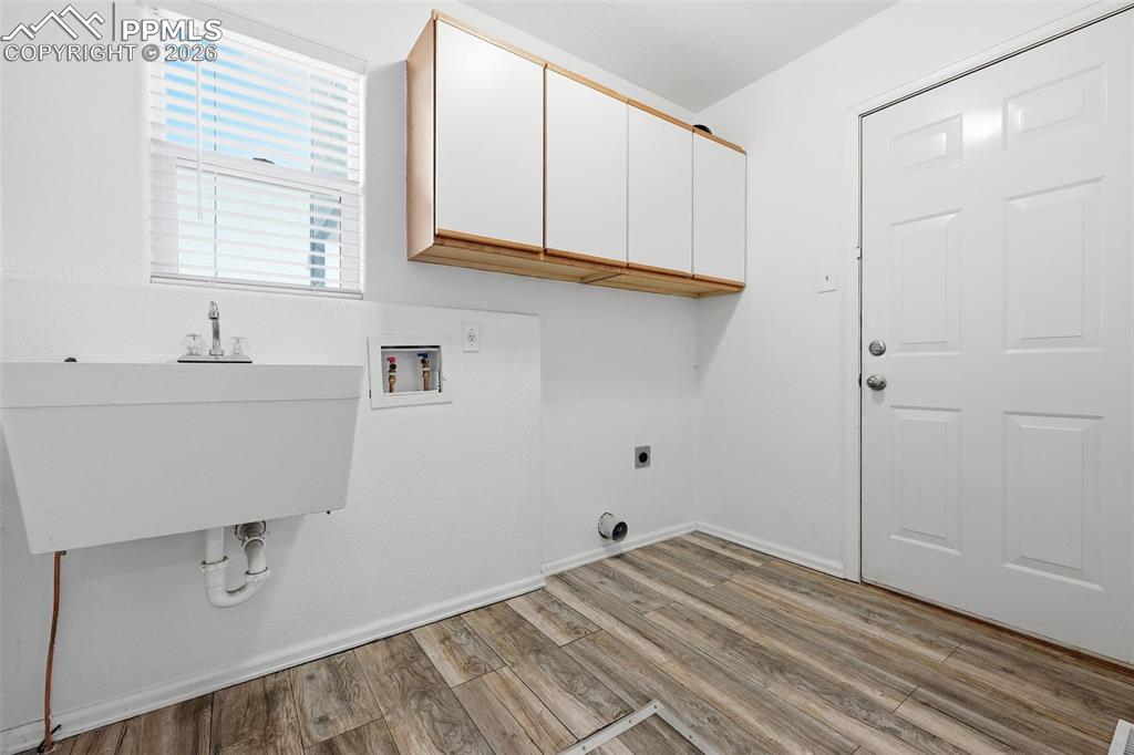 Image 10 of 41: Laundry