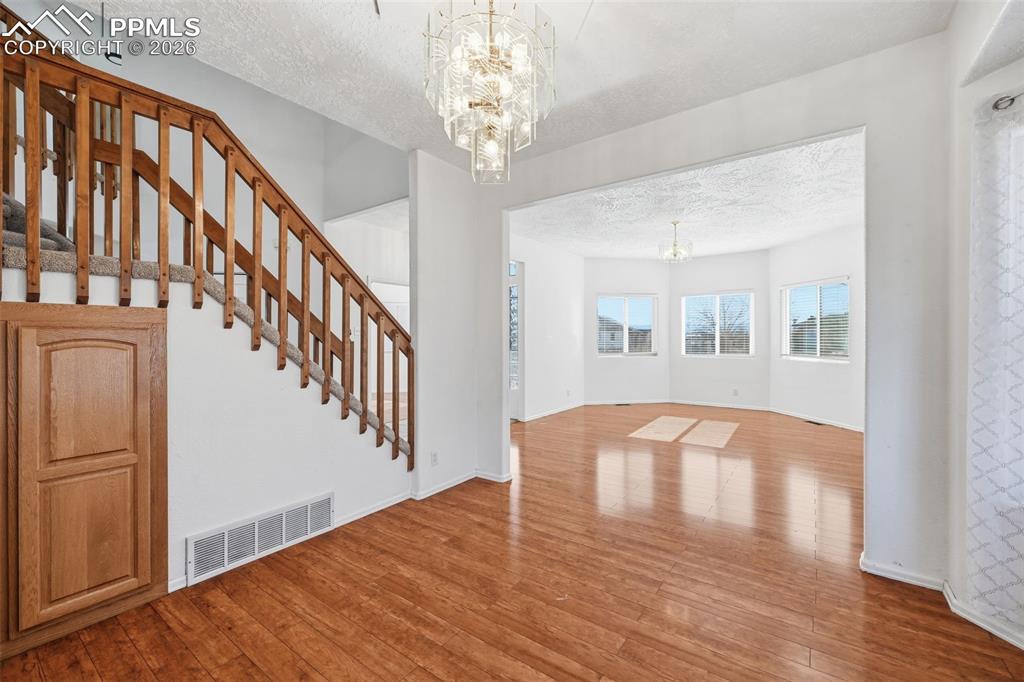 Image 12 of 41: Dining Room