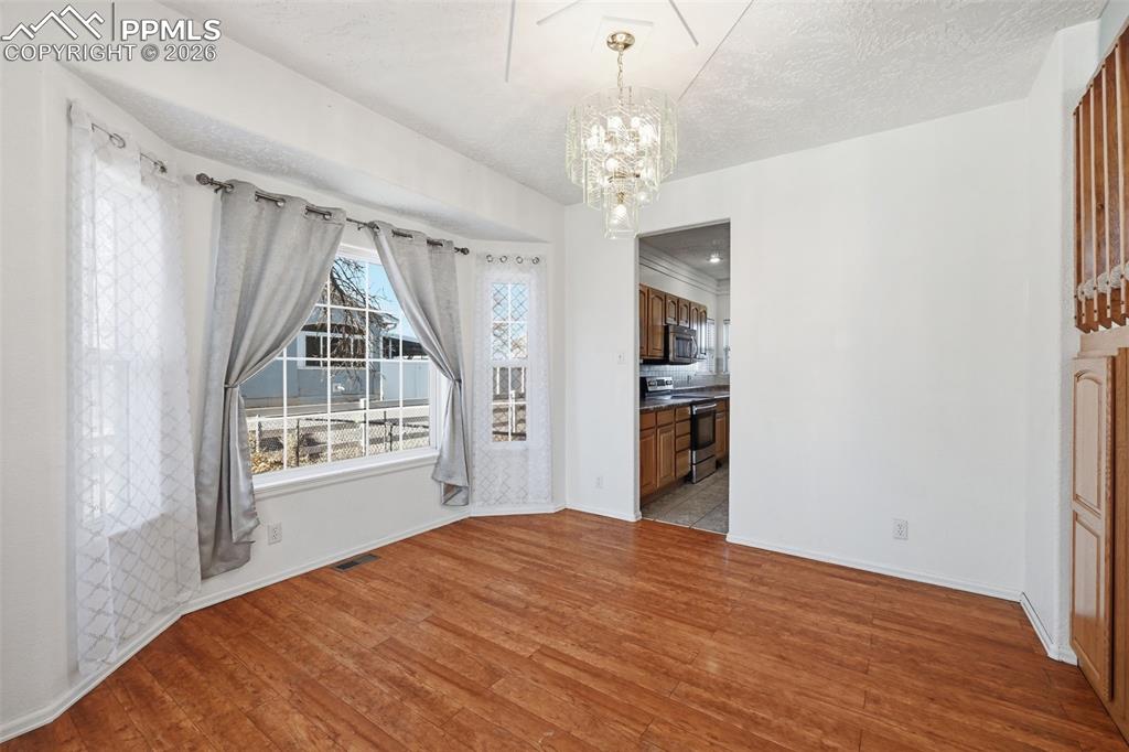 Image 13 of 41: Dining Room