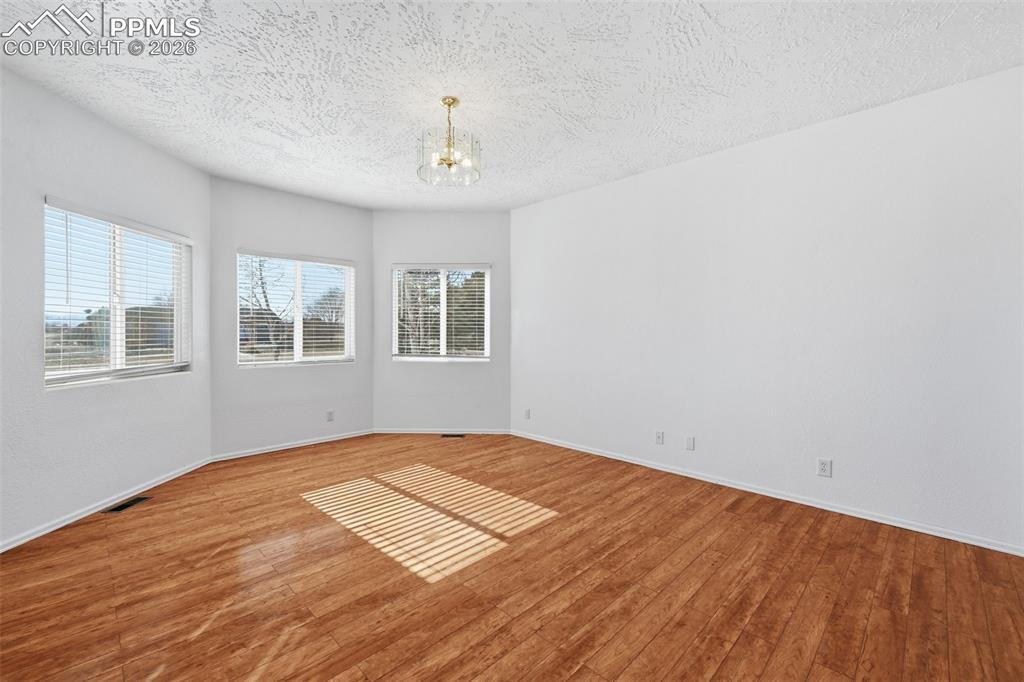 Image 14 of 41: Living Room