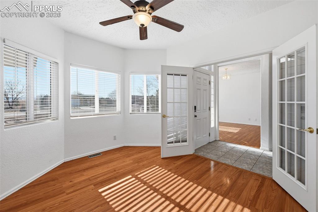 Image 16 of 41: Office