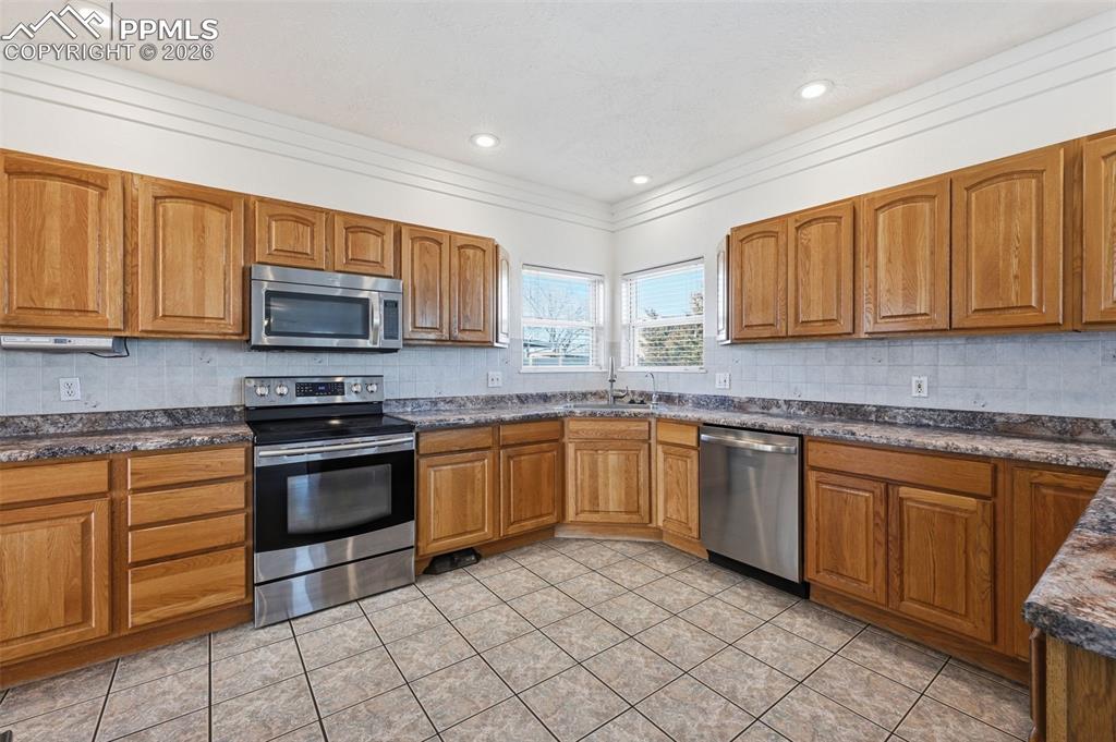 Image 2 of 41: Kitchen