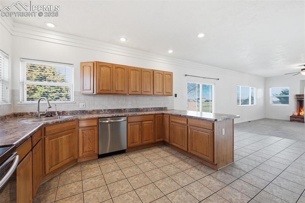 Image 3 of 41: Kitchen