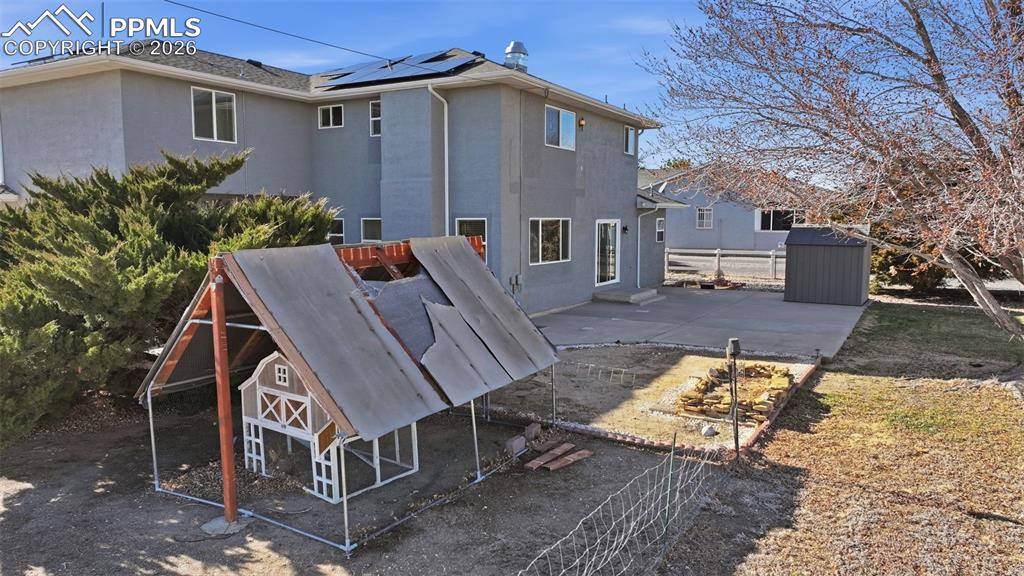 Image 38 of 41: Yard