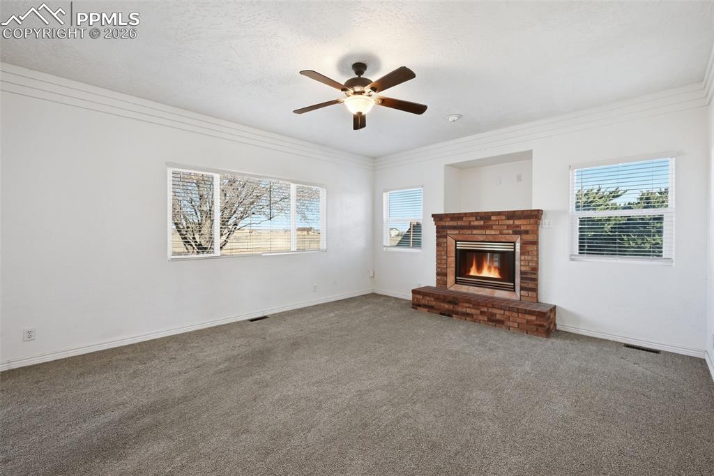 Image 6 of 41: Family Room