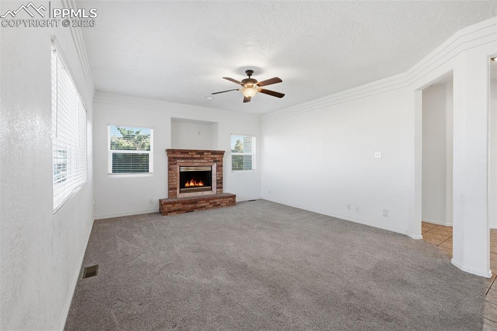 Image 7 of 41: Family Room