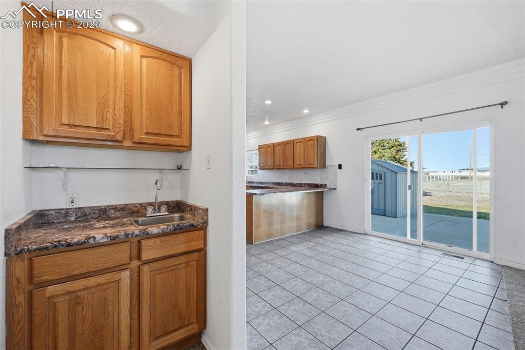 Image 9 of 41: Kitchen