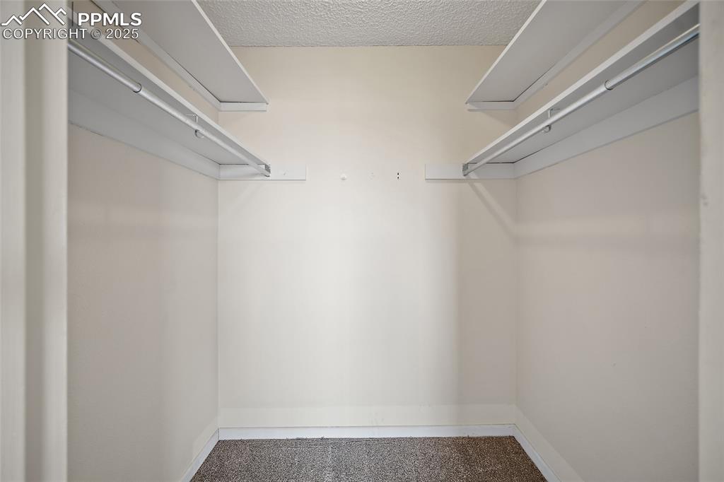 Image 19 of 23: Closet