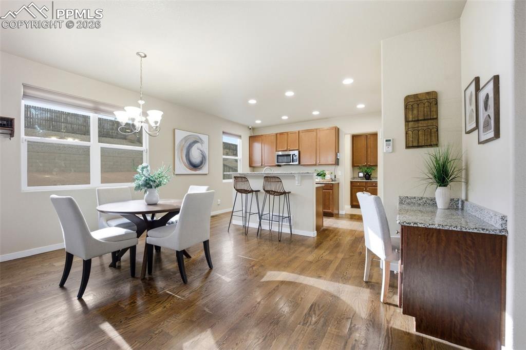 Image 5 of 33: Dining Area