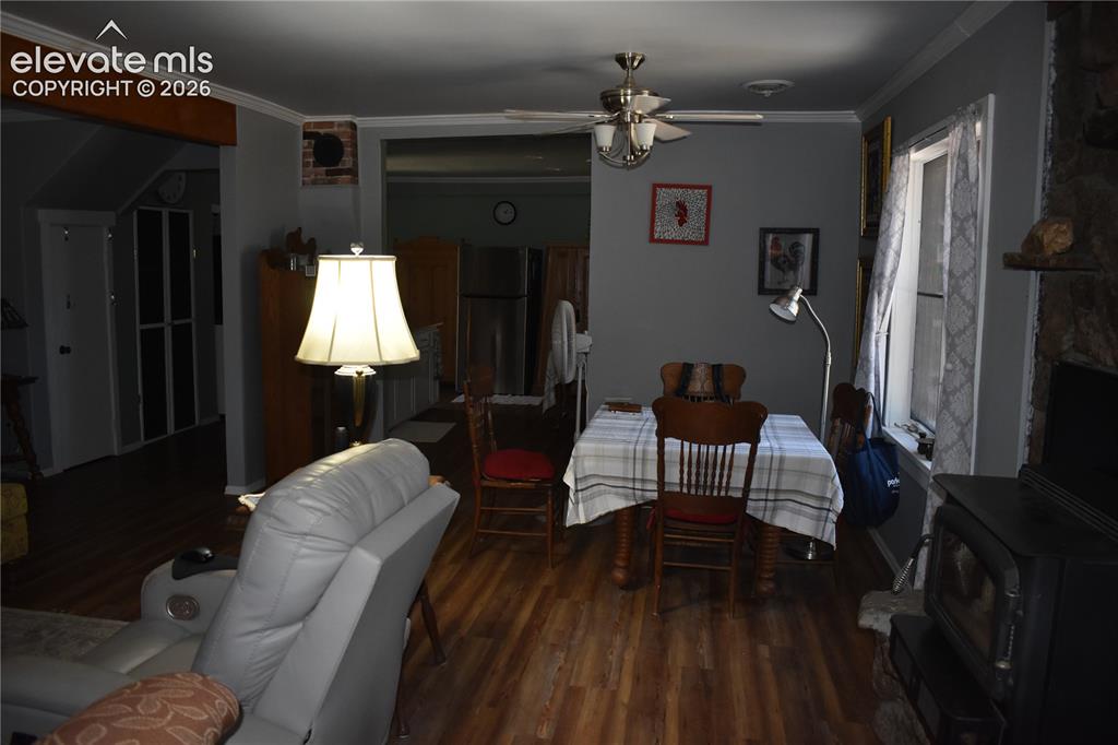 Image 43 of 45: Dining Area