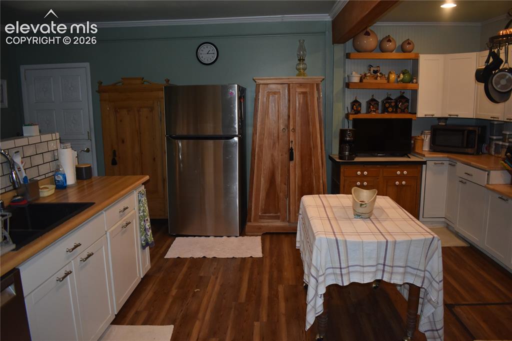 Image 44 of 45: Kitchen