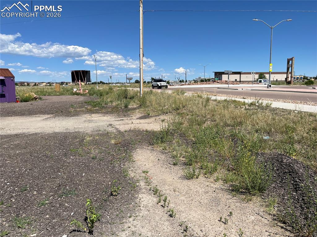 Image 12 of 20: View of street