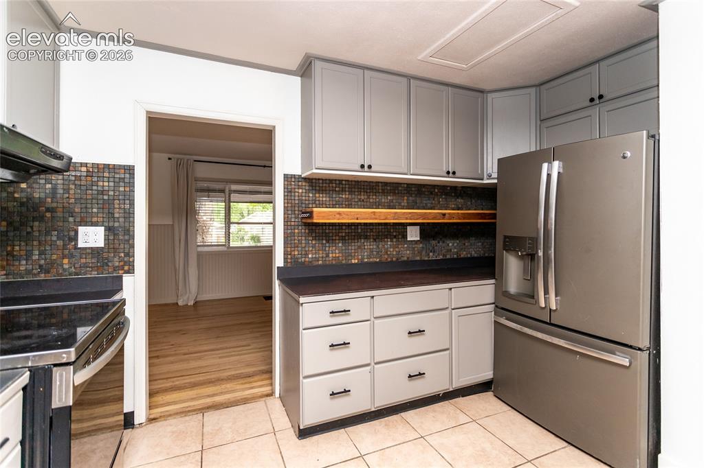 Image 14 of 35: Kitchen