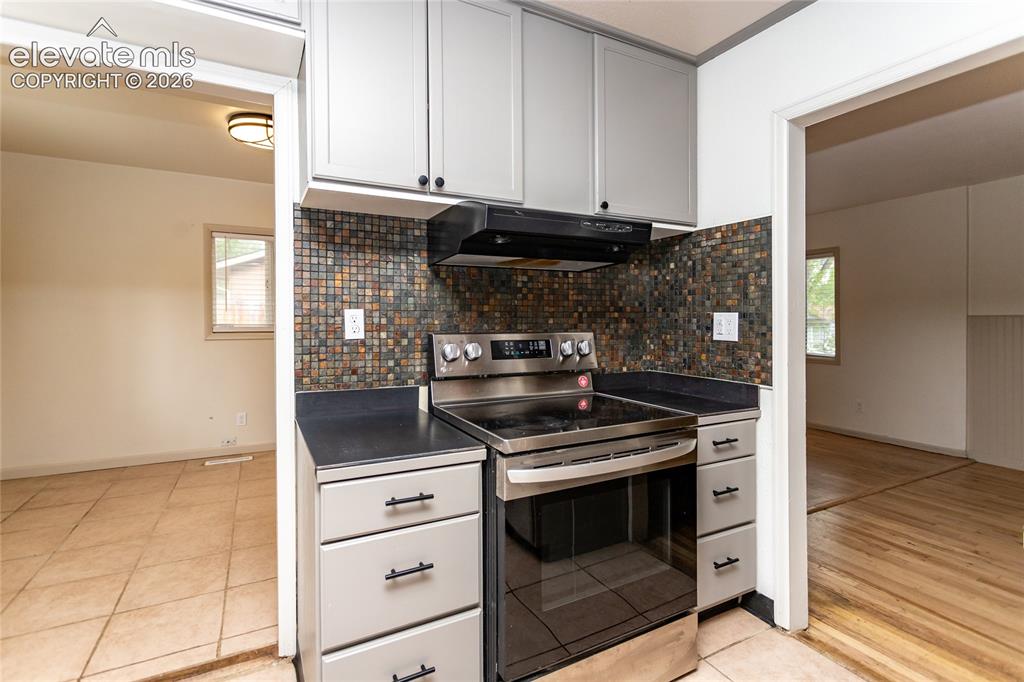 Image 15 of 35: Kitchen