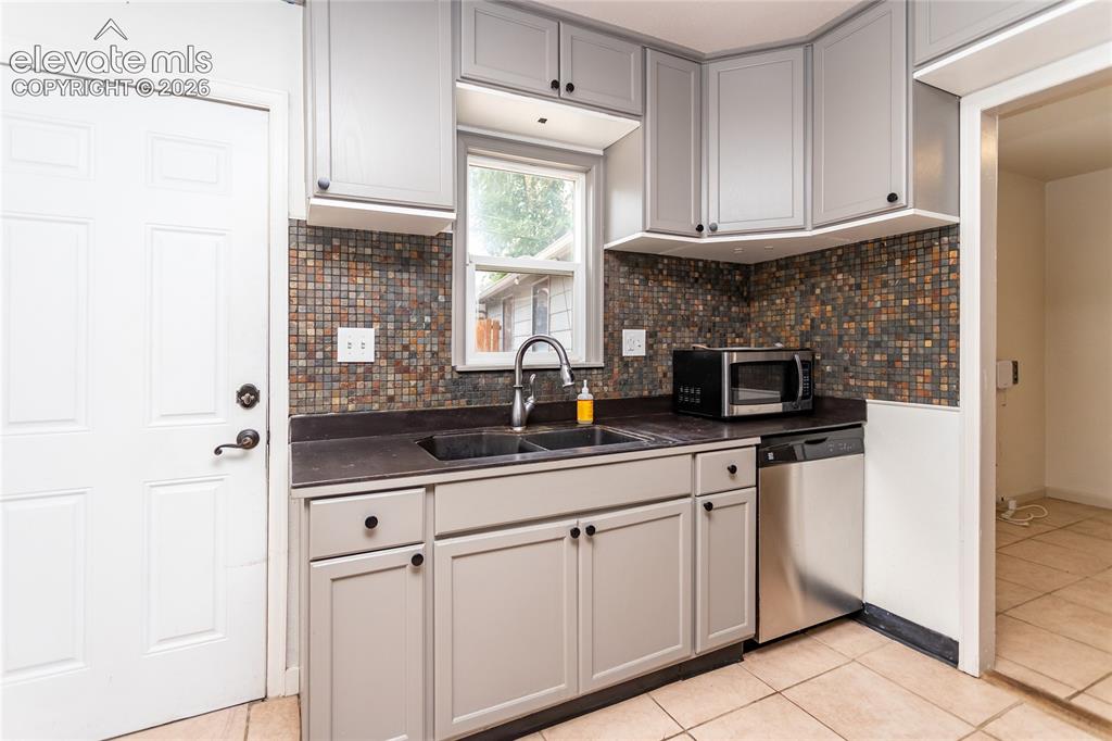 Image 16 of 35: Kitchen