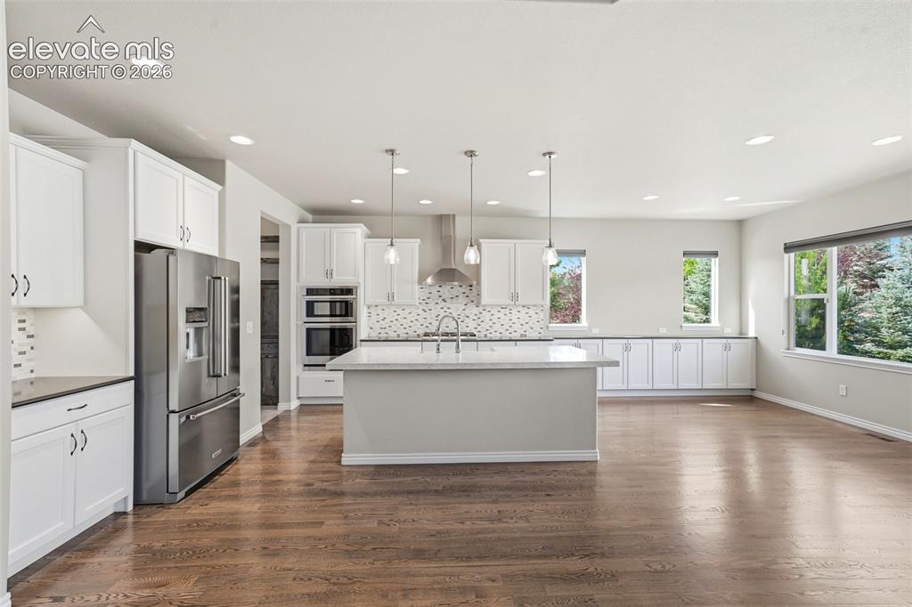 Image 19 of 48: Kitchen