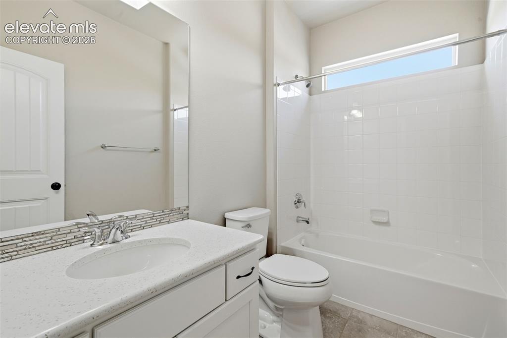 Image 29 of 48: Bathroom