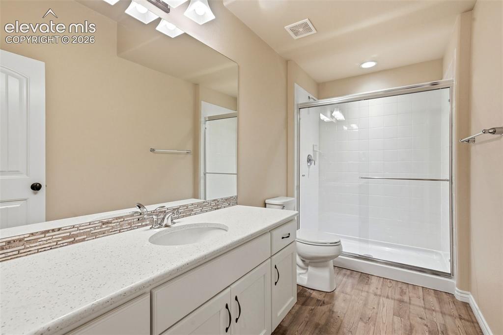 Image 39 of 48: Bathroom