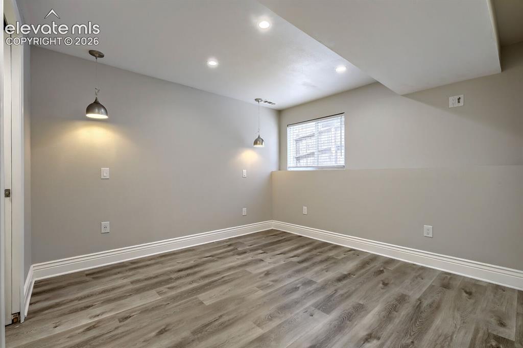 Image 15 of 31: Family Room
