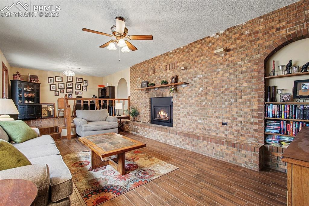 Image 4 of 34: Living Room