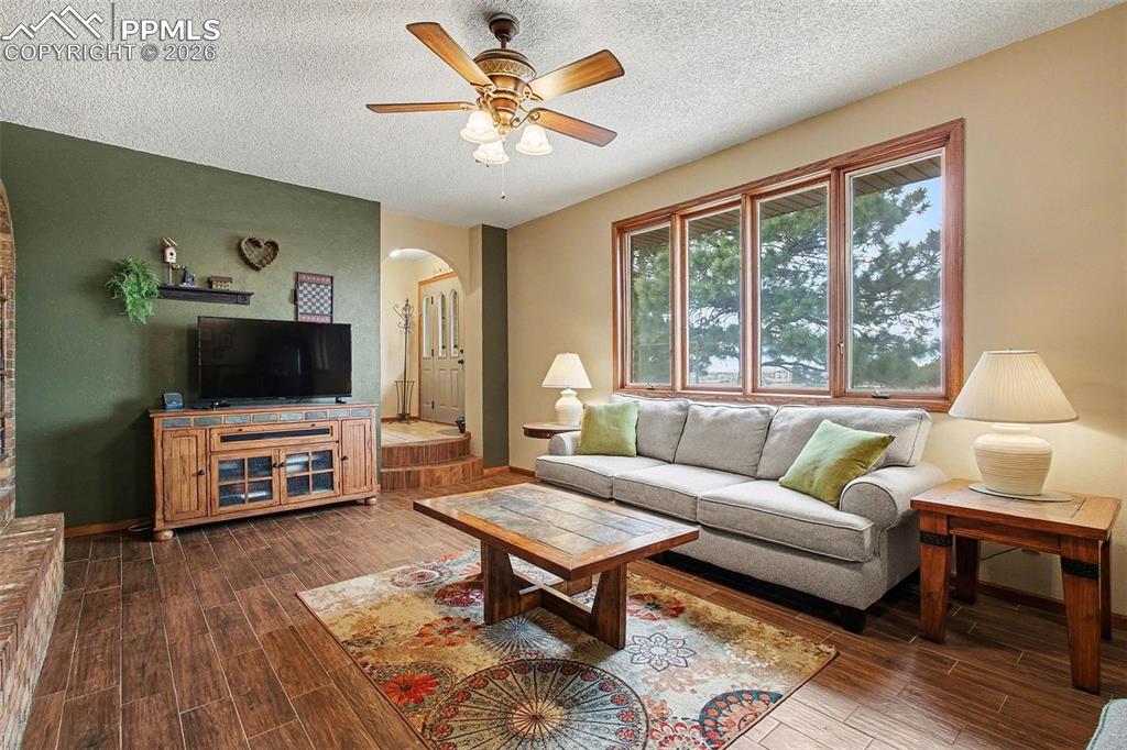 Image 5 of 34: Living Room