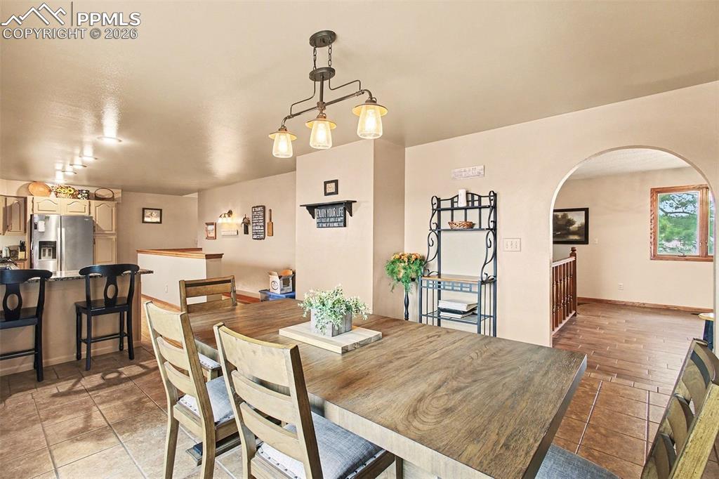 Image 8 of 34: Dining room with arched walkways
