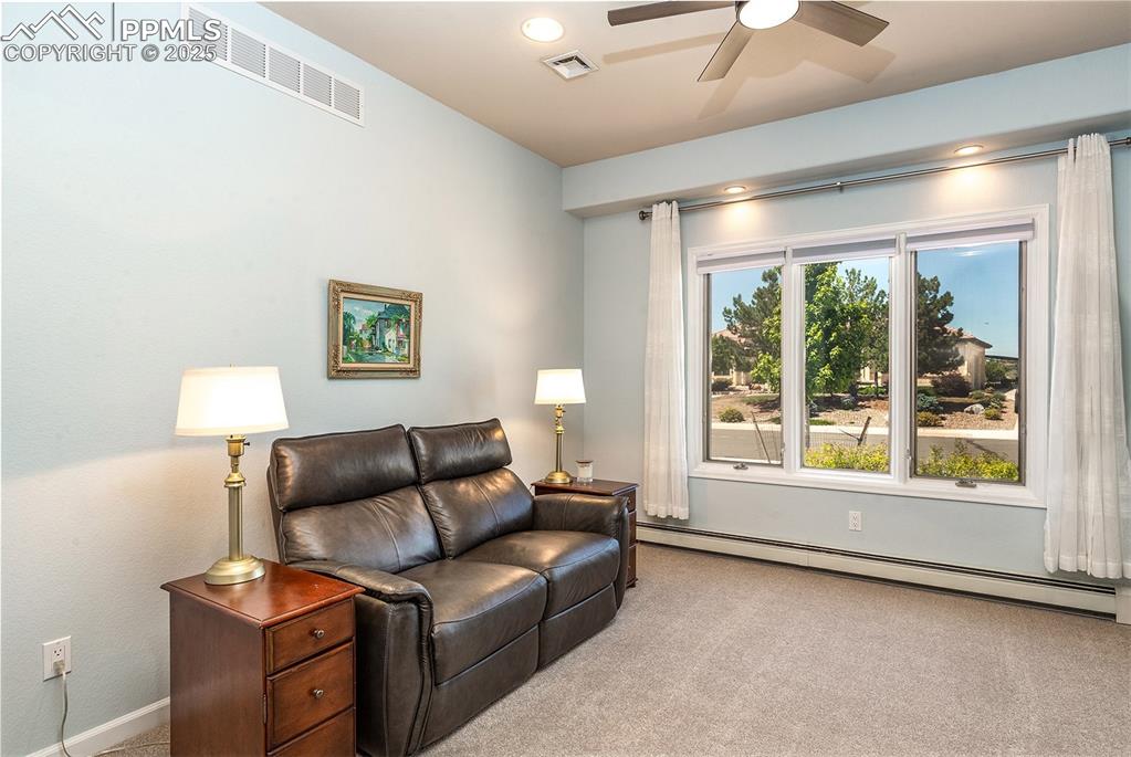 Image 19 of 50: Living Room
