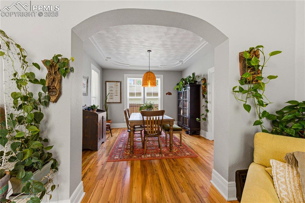 Image 10 of 49: Dining Area