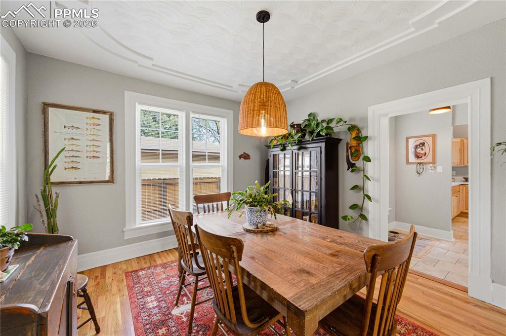 Image 11 of 49: Dining Area