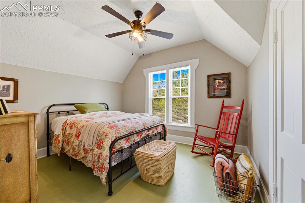 Image 23 of 49: Bedroom