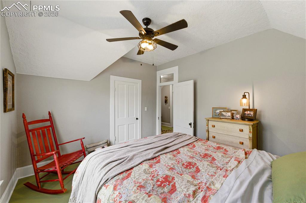 Image 24 of 49: Bedroom