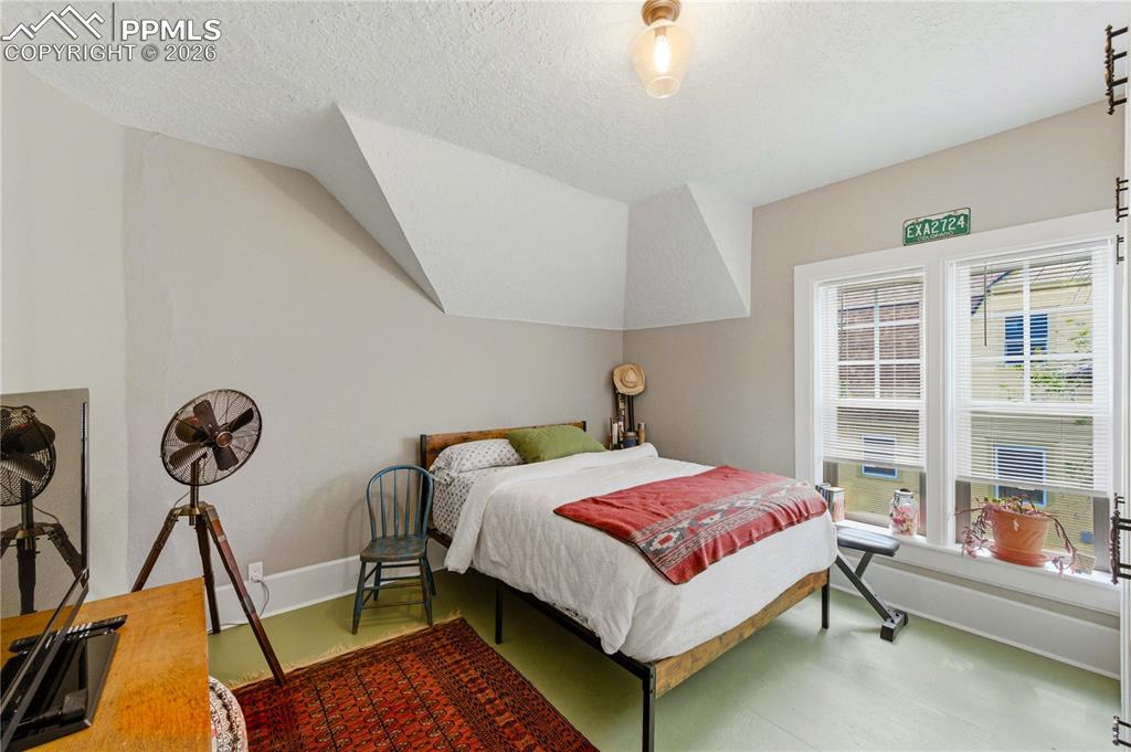 Image 27 of 49: Bedroom