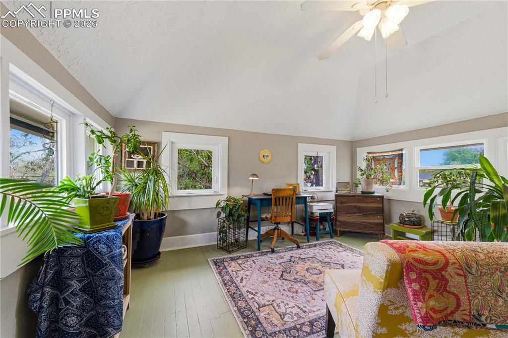 Image 32 of 49: Office