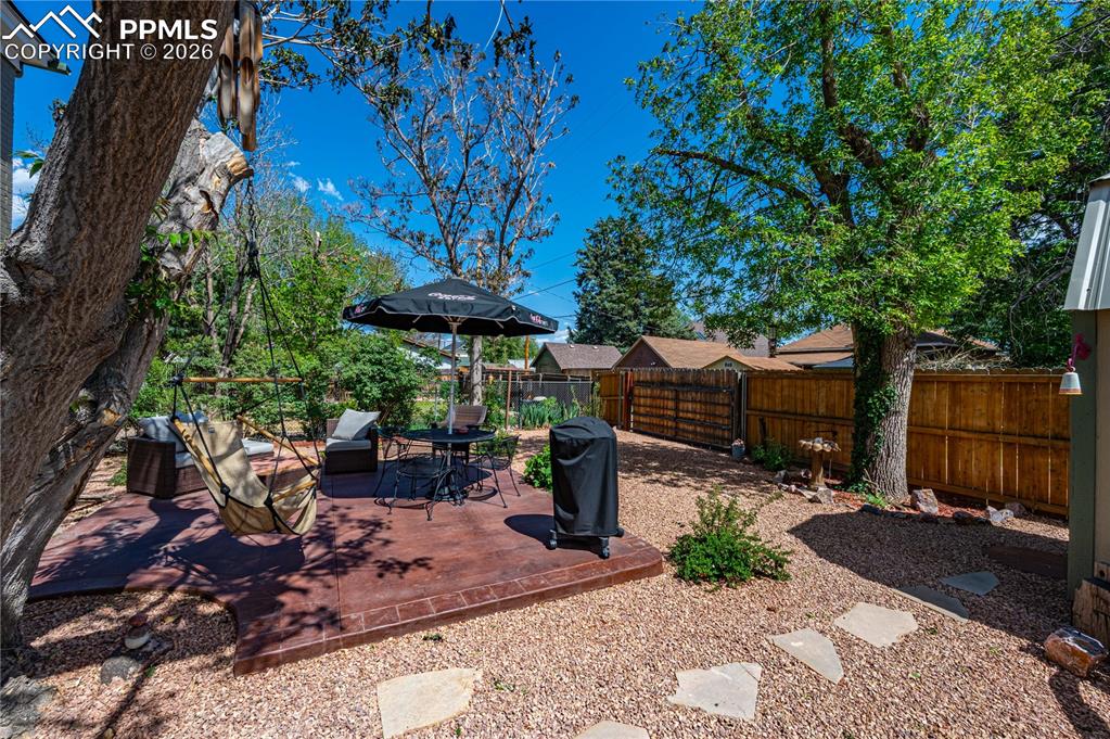 Image 37 of 49: Yard