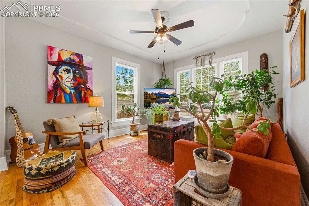 Image 5 of 49: Sitting Room