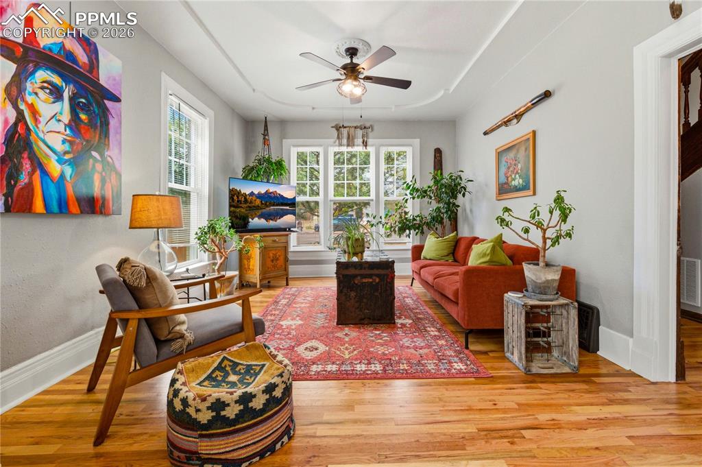 Image 6 of 49: Sitting Room