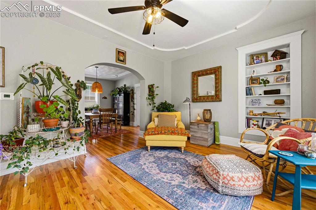 Image 9 of 49: Sitting Room