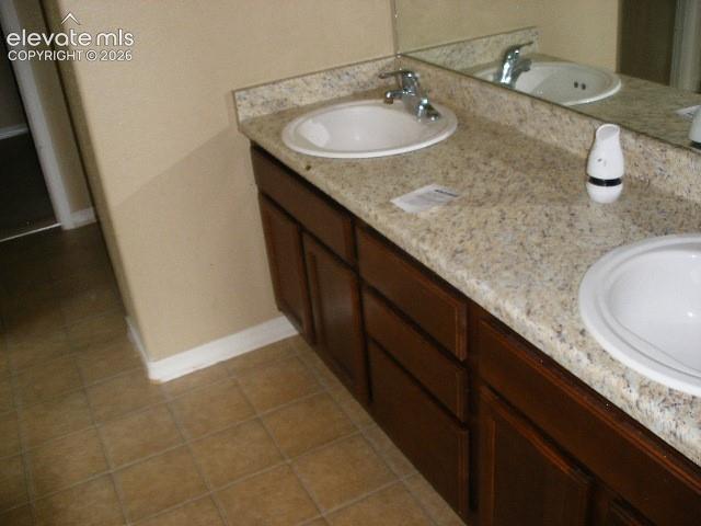 Image 32 of 42: Bathroom
